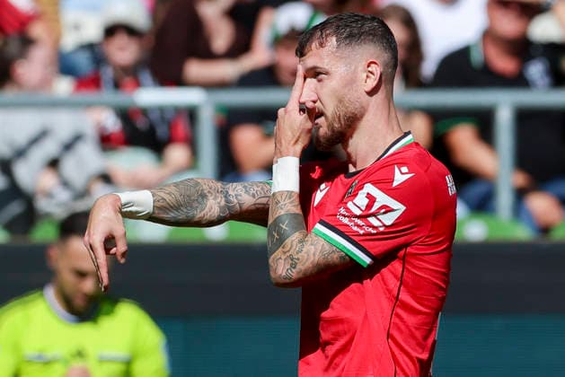 Marcel Hartel of Hannover 96 celebrates his goal to make it 0–3 during the DFB Cup match between SV Hemelingen and Hannover 96 at Weserstadion on August 22, 2026, in Bremen, Germany. Photo by Marco Steinbrenner, DeFodi Images. Marcel Hartel of Hannover 96 celebrates after scoring his team’s third goal during the DFB Cup match between SV Hemelingen and Hannover 96 at Weserstadion on August 22, 2026 in Bremen, Germany. Photo by Marco Steinbrenner, DeFodi Images. Photo by Marco Steinbrenner, DeFodi Images.