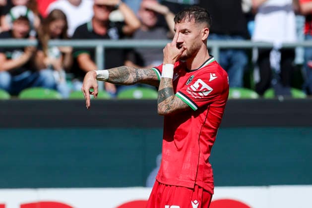 Marcel Hartel of Hannover 96 celebrates his goal to make it 0–3 during the DFB Cup match between SV Hemelingen and Hannover 96 at Weserstadion on August 22, 2026, in Bremen, Germany. Photo by Marco Steinbrenner, DeFodi Images. Marcel Hartel of Hannover 96 celebrates after scoring his team’s third goal during the DFB Cup match between SV Hemelingen and Hannover 96 at Weserstadion on August 22, 2026 in Bremen, Germany. Photo by Marco Steinbrenner, DeFodi Images. Photo by Marco Steinbrenner, DeFodi Images.