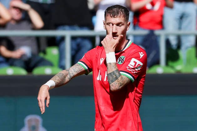 Marcel Hartel of Hannover 96 celebrates his goal to make it 0–3 during the DFB Cup match between SV Hemelingen and Hannover 96 at Weserstadion on August 22, 2026, in Bremen, Germany. Photo by Marco Steinbrenner, DeFodi Images. Marcel Hartel of Hannover 96 celebrates after scoring his team’s third goal during the DFB Cup match between SV Hemelingen and Hannover 96 at Weserstadion on August 22, 2026 in Bremen, Germany. Photo by Marco Steinbrenner, DeFodi Images. Photo by Marco Steinbrenner, DeFodi Images.