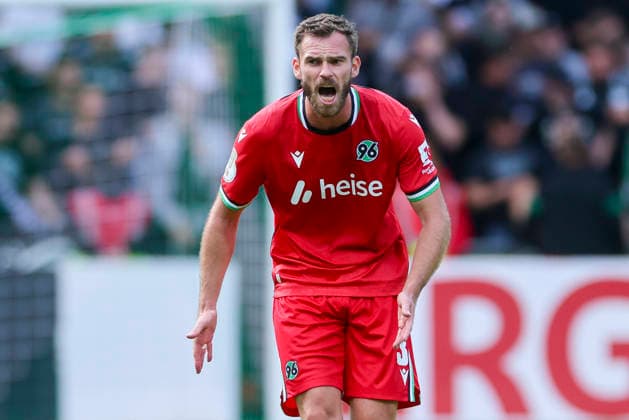 Boris Tomiak: Hannover 96 looks dejected during the DFB Cup match between SV Hemelingen and Hannover 96 at Weserstadion on August 22, 2026, in Bremen, Germany. Photo by Marco Steinbrenner, DeFodi Images. Boris Tomiak of Hannover 96 looks dejected during the DFB Cup match between SV Hemelingen and Hannover 96 at Weserstadion on August 22, 2026 in Bremen, Germany. Photo by Marco Steinbrenner, DeFodi Images. Photo by Marco Steinbrenner, DeFodi Images.