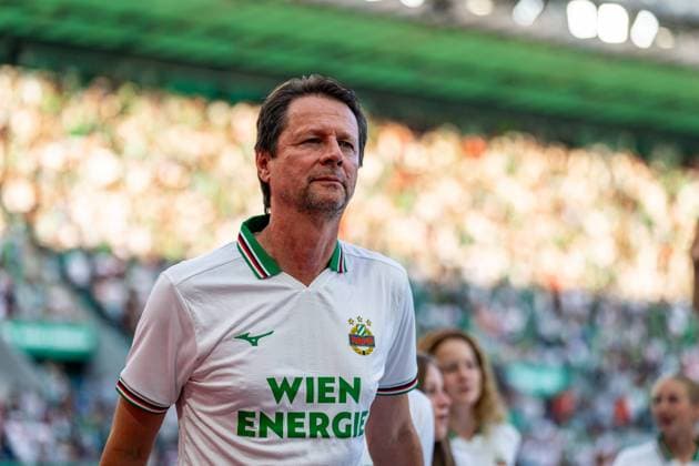 SOCCER - UEFA ECL, Rapid vs Hearts VIENNA,AUSTRIA,26.AUG.26 - SOCCER - UEFA Conference League, play-off, SK Rapid Wien vs Heart of Midlothian FC. Image shows Peter Schoettel during the presentation of the new SK Rapid Wien Jersey.  GEPAxpictures xKevinxHackner