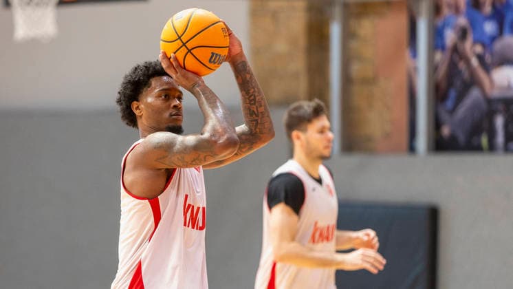Pictured: Eddie Colbert III of the Würzburg Baskets, scoring a three-pointer on August 27, 2026, during a media training session for the Fitness First Würzburg Baskets on August 27, 2026, Germany, Würzburg, Training Center, Copyright: HMBxMedia xJulienxBecker