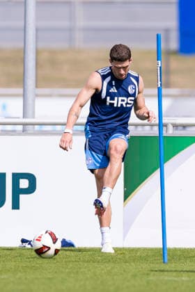 August 27, 2026, Soccer, FC Schalke 04 Training Robin Gosens FC Schalke 04 Gelsenkirchen FC Schalke 04 Training Facility NRW Germany xRHR PHOTO YYx Copyright: RHR-FOTOx RHR-FOTO YY