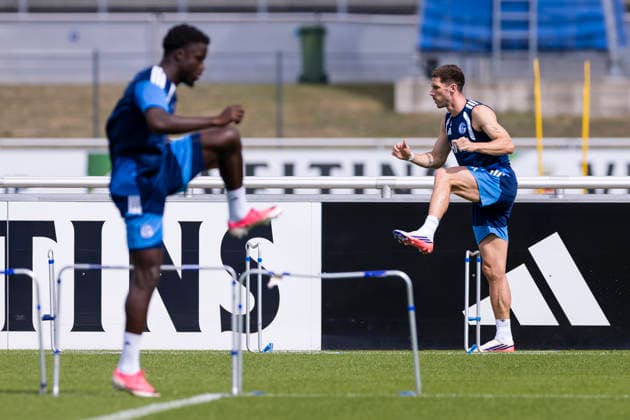 August 27, 2026, Soccer, FC Schalke 04 Training Robin Gosens FC Schalke 04 Warming Up Gelsenkirchen FC Schalke 04 Training Facility North Rhine-Westphalia, Germany xRHR PHOTO YYx Copyright: RHR-FOTOx RHR-FOTO YY