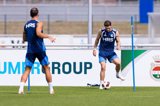 August 27, 2026, Soccer, FC Schalke 04 Training Session Robin Gosens FC Schalke 04 Gelsenkirchen FC Schalke 04 Training Facility NRW Germany xRHR PHOTO YYx Copyright: RHR-FOTOx RHR-FOTO YY