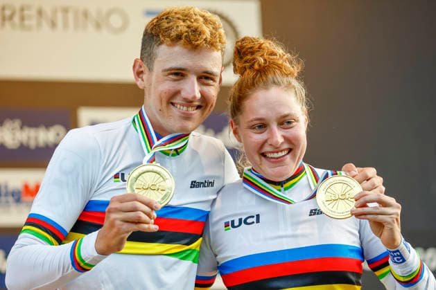 TRENTO, ITALY, AUGUST 27—Adrien Yves Claude Boichis of France and Laura Stigger of Austria are the new world champions and are celebrating their gold medals after the medal ceremony during the UCI Mountain Bike World Championships—Men’s Elite Cross-Country Short Track—in Val di Sole on August 27, 2026 in Trento, Italy Copyright: xJustPictures.ch FrancescoxMinghettix jp-en-EuSpIm-_NG_0425