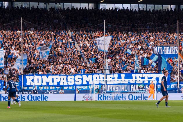 August 28, 2026, Soccer, Matchday 3 of the 2. Bundesliga, VfL Bochum 1848 vs. VfL Osnabrück. VfL Bochum fans hold up a banner calling for the Kompass model for the Bochum Regional League. Vonovia Ruhrstadion, North Rhine-Westphalia, Germany. xRHR PHOTO DEx Copyright: DennisxEwert RHR-FOTOx RHR-FOTO DE