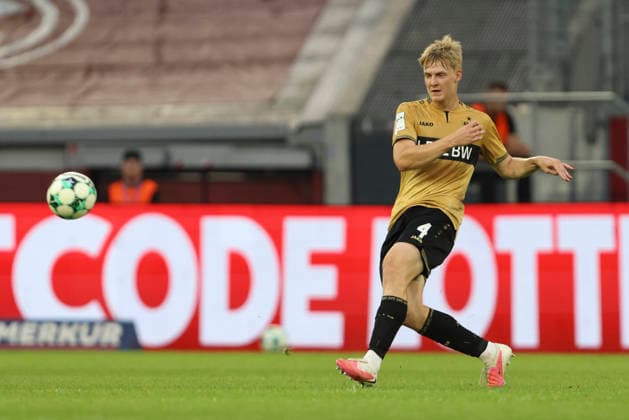 Maximilian Herwerth of VfB Stuttgart II in action, on the ball, making a solo play during the 3. Liga match between Fortuna Düsseldorf and VfB Stuttgart II at the Merkur Spiel Arena on August 28, 2026, in Düsseldorf, Germany. Photo by Oliver Kaelke, DeFodi Images. Maximilian Herwerth of VfB Stuttgart II controls the ball during the 3. Liga match between Fortuna Düsseldorf and VfB Stuttgart II at the Merkur Spiel Arena on August 28, 2026 in Düsseldorf, Germany. Photo by Oliver Kaelke, DeFodi Images. DFB and DFL regulations prohibit any use of photographs as image sequences and or quasi-video. Photo by Oliver Kaelke, DeFodi Images