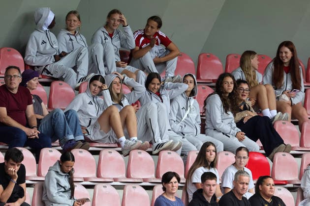 Sports: Google Pixel Women s Bundesliga, 1. FC Köln vs. TSG Hoffenheim, Women s Soccer, 1. Bundesliga, U19 players in the stands, Photo, August 28, 2026