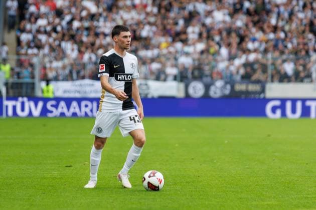 Felix Keidel of SV 07 Elversberg with the ball, action shot, SV Elversberg vs. Bayer 04 Leverkusen, soccer, Bundesliga 1, Matchday 1, 2026–2027 season, August 29, 2026, SV Elversberg vs. Bayer 04 Leverkusen, soccer, Bundesliga 1, Matchday 1, 2026–2027 season, August 29, 2026 Copyright: xEibnerxPressefotox EP_ANS