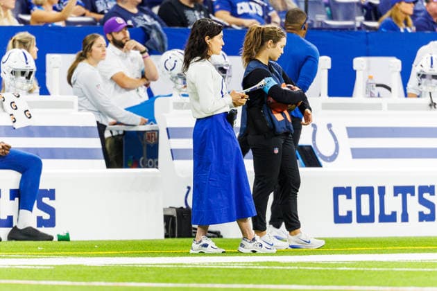 Aug 29, 2026; Indianapolis, Indiana, USA; Indianapolis Colts Owner & CEO Carlie Irsay-Gordon on the sidelines during NFL, American Football Herren, USA preseason game action against the Detroit Lions at Lucas Oil Stadium. Mandatory Credit: -Cal Media Indianapolis USA - ZUMAc04_ 20260829_zma_c04_268 Copyright: xJohnxMersitsx