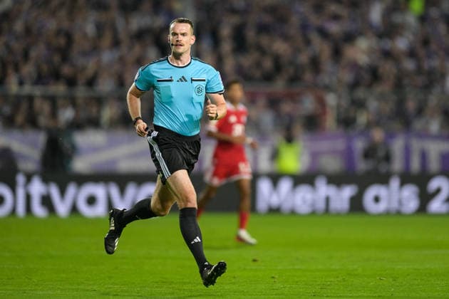 Soccer, DFB Cup, 20260902, VfL Osnabrück vs. FC Bayern Munich. Pictured: Referee Richard HEMPEL, Osnabrück, Osnatel Arena, Lower Saxony, Germany Copyright: Passion2Press MarkusxFischerx