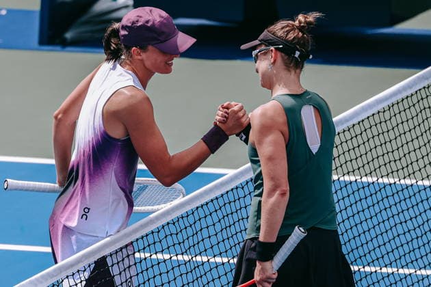US Open tennis tournament - Day 5 Iga Swiatek of Poland (L) shakes hands with Nadia Podoroska of Argentina after winning their Women™s Singles second round match of the US Open Tennis Championships in Flushing Meadows, New York, USA, 03 September 2026. FLUSHING MEADOWS NEW YORK United States  Copyright: xOLGAxFEDOROVAx