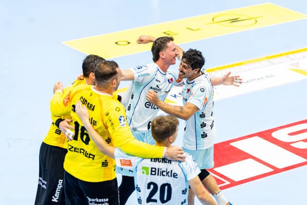 September 3, 2026, GER, Handball, Men, Season 26–27, Opel Division 1, Matchday 2, ThSV Eisenach vs. HBW Balingen Weilstetten. HBW Balingen Weilstetten wins the away game in Eisenach 27–36. Pictured: Daniel Rebmann (HBW Balingen Weilstetten) and Mex Raguse (HBW Balingen Weilstetten), Yonatan Dayan (HBW Balingen Weilstetten), 99817 Eisenach, Werner Assmann Hall, Am Sportp, Thuringia, Germany