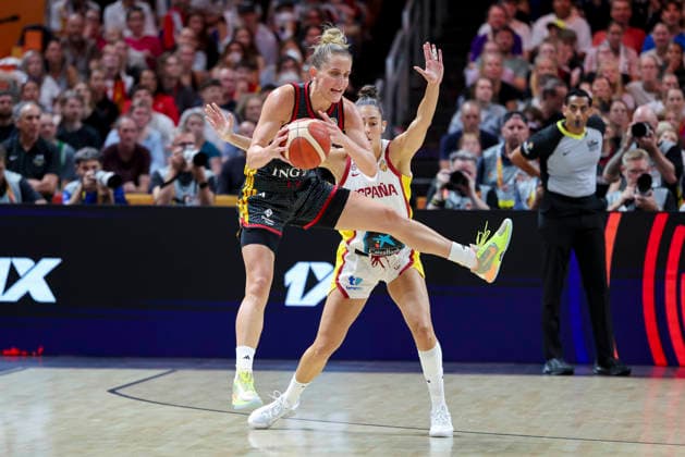 Leonie Fiebich of Germany and Maria Conde of Spain battle for the ball during the FIBA Women s Basketball World Cup Germany 2026 group match between Spain and Germany at the Berlin Arena on September 4, 2026, in Berlin, Germany. Photo by Marco Steinbrenner, DeFodi Images