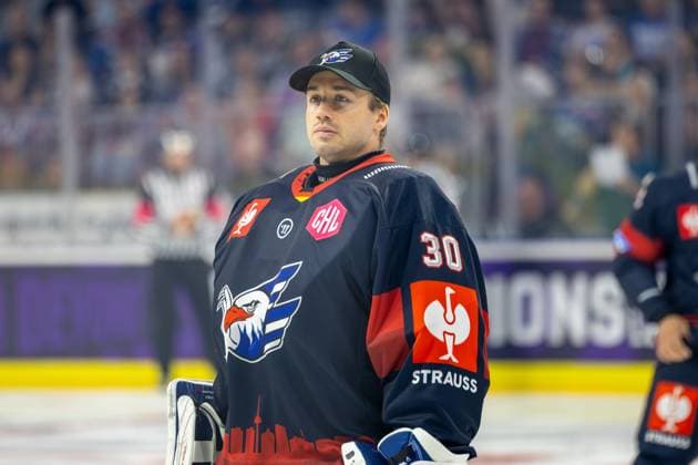 Mannheim, Germany, September 26, 2004 CHL Champions Hockey League 2026–27, Match Day 1: Adler Mannheim (Germany) vs. Växjö Lakers (Sweden) Jake Hildebrand, age 30, Mannheim, before the game; Mannheim, Baden-Württemberg, Germany Copyright: xUdoxHerrmannx