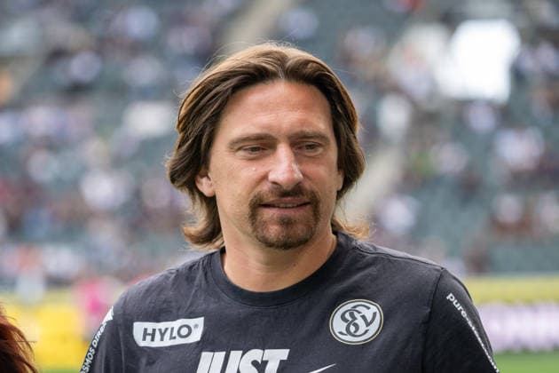 Vincent Wagner, SV Elversberg, coach on his way to an interview: Borussia Mönchengladbach vs. SV Elversberg, soccer, Bundesliga 1, Matchday 2, 2026–2027 season, September 5, 2026 DFL DFB regulations prohibit any use of photographs as image sequences and or quasi-video Borussia Mönchengladbach vs. SV Elversberg, soccer, 1. Bundesliga, Matchday 2, 2026–2027 season, September 5, 2026, Mönchengladbach Copyright: xEibner-Pressefoto ThomasxHaeslerx EP_THR