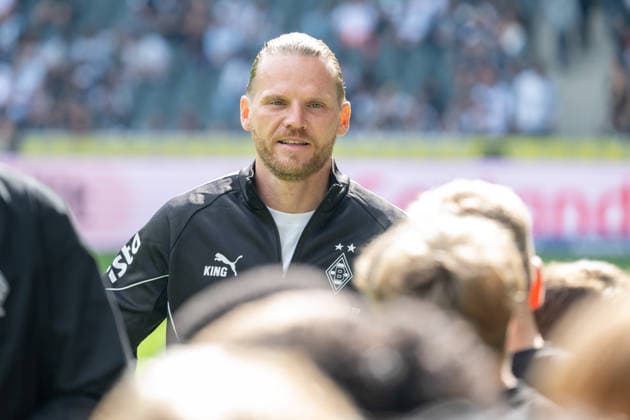 Eugen Polanski, Borussia Mönchengladbach, coach on his way to an interview; Borussia Mönchengladbach vs. SV Elversberg, soccer, 1. Bundesliga, Matchday 2, 2026–2027 season, September 5, 2026 DFL DFB regulations prohibit any use of photographs as image sequences and or quasi-video Borussia Mönchengladbach vs. SV Elversberg, soccer, 1. Bundesliga, Matchday 2, 2026–2027 season, September 5, 2026, Mönchengladbach Copyright: xEibner-Pressefoto ThomasxHaeslerx EP_THR