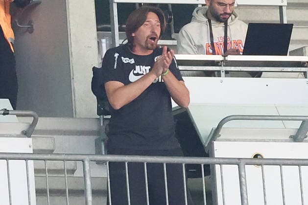 September 5, 2026, xrekx, Soccer, Bundesliga 1, Borussia Mönchengladbach vs. SV Elversberg, Vincent Wagner, Coach of SV 07 Elversberg, Team, Players, celebrating after the game, Team, players, celebrating at the end of the match. DFL and DFB regulations prohibit any use of photographs as image sequences and or quasi-video. Mönchengladbach