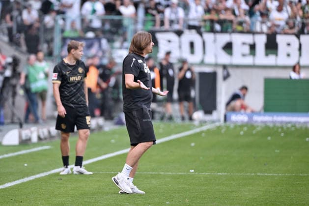 Coach Vincent Wagner of SV Elversberg is on the field, protesting the result of the match on 05 09 2026, Soccer 1 Bundesliga, 2026–2027 season, Matchday 2, Borussia Mönchengladbach vs. SV Elversberg 3–4. DFL regulations prohibit any use of photographs as image sequences and or quasi-video. Mönchengladbach, Borussia Park, North Rhine-Westphalia, Germany Team2