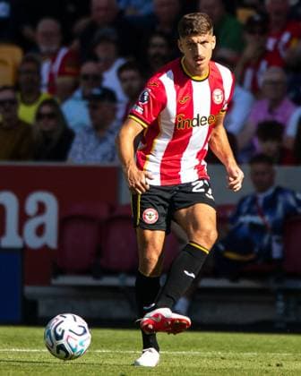 Vitaly Janelt of Brentford passes the ball Brentford v Sunderland, Premier League Football, Football, Gtech Community Stadium, London, UK - 05 Sep 2026London Gtech Community Stadium United Kingdom EDITORIAL USE ONLY No use with unauthorised audio, video, data, fixture lists, club league logos or live services. Online in-match use limited to 120 images, no video emulation. No use in betting, games or single club league player publications.  Copyright: xSeanxTroup Shutterstockx 17134971en