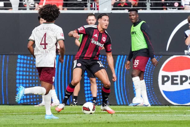 Younes Ebnoutalib (Eintracht Frankfurt) vs. Han Noah Massengo (FC Augsburg), September 6, 2026, Bundesliga, 2026–27 season, Eintracht Frankfurt vs. FC Augsburg, Deutsche Bank Park, Matchday 2