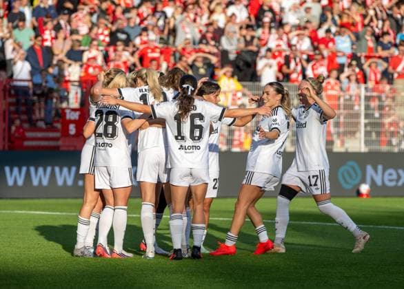 Soccer, Women, 2026–2027 Season, Google Pixel Women s Bundesliga Matchday 3, 1. FC Union Berlin vs. Eintracht Frankfurt, Frankfurt fans celebrate after the 0–1 goal, September 7, 2026, Copyright: xMatthiasxKochx