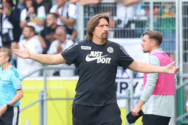 September 5, 2026, xrekx, Soccer, Bundesliga 1, Borussia Mönchengladbach vs. SV Elversberg; Vincent Wagner, coach of SV 07 Elversberg, gives instructions, gesticulates with his arms, gesticulates Goal for 2–1 DFL DFB REGULATIONS PROHIBIT ANY USE OF PHOTOGRAPHS as IMAGE SEQUENCES and or QUASI-VIDEO Mönchengladbach