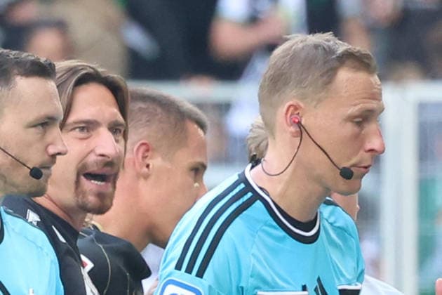 September 5, 2026, xrekx, Soccer, Bundesliga 1, Borussia Mönchengladbach vs. SV Elversberg, Referee Martin Petersen, Vincent Wagner (Coach, SV 07 Elversberg), Received a red card, Received a red card DFL DFB REGULATIONS PROHIBIT ANY USE OF PHOTOGRAPHS as IMAGE SEQUENCES and or QUASI-VIDEO Mönchengladbach