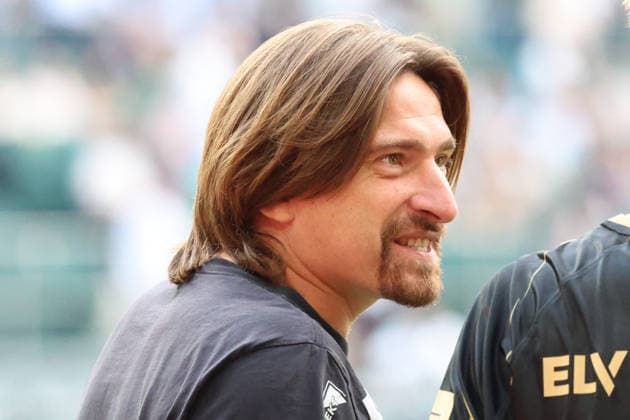September 5, 2026, xrekx, Soccer, 1. Bundesliga, Borussia Mönchengladbach vs. SV Elversberg, Vincent Wagner, Coach of SV 07 Elversberg, Team, Players, celebrating after the game, Team, players, celebrating at the end of the match. DFL and DFB regulations prohibit any use of photographs as image sequences and or quasi-video. Mönchengladbach