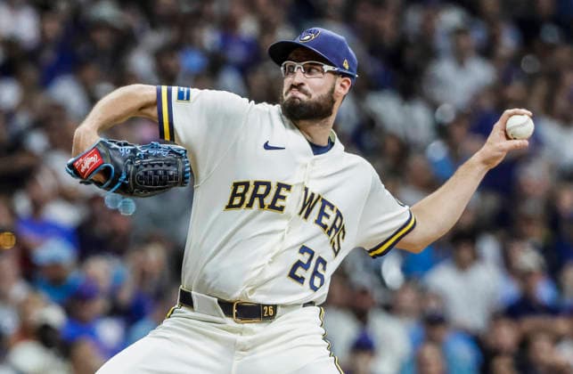 Milwaukee Brewers relief pitcher Aaron Ashby throws in the seventh inning of the MLB, Baseball Herren, USA game between the Chicago Cubs and the Milwaukee Brewers at American Family Field in Milwaukee, Wisconsin on Tuesday, September 8, 2026.  MIL20260908830 TANNENxMAURY