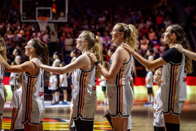 Basketball Berlin, September 8, 2026 – FIBA Women’s Basketball World Cup Germany 2026 Quarterfinal Qualifier: Germany (GER) vs. South Korea (KOR) – National Anthem: Britta Daub (Germany), No. 19 Frida Bühner, Germany; No. 20 Marie Gülich, Germany; No. 21 Gulich Emily Bessoir, Germany; No. 22 (from left to right)