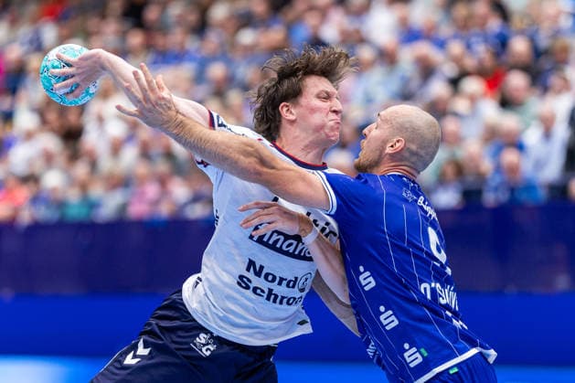 L R Lasse Moeller, SG Flensburg Handewitt, 64, in a one-on-one with Christian O Sullivan, TBV Lemgo Lippe, 09 GER, TBV Lemgo Lippe vs. SG Flensburg Handewitt, Handball, 1st Bundesliga, Matchday 4, 2026–2027 season, September 10, 2026 GER, TBV Lemgo Lippe vs. SG Flensburg Handewitt, Handball, 1st Bundesliga, Matchday 4, 2026–2027 season, September 10, 2026 Lemgo Copyright: xEibner-Pressefoto JanxRollingerx EP_JSK