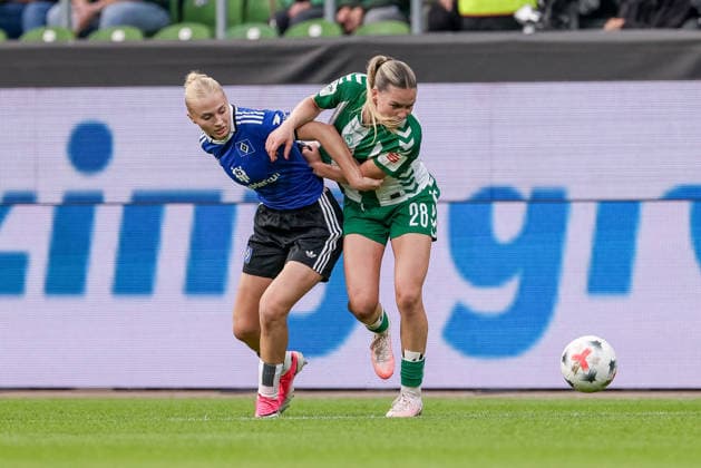 From left: Paulina Bartz (Hamburger SV, HSV), 37, and Juliane Wirtz (SV Werder Bremen), 28, in a one-on-one battle, duel, dynamic moment, action, game scene, DFB REGULATIONS PROHIBIT ANY USE OF PHOTOGRAPHS AS SEQUENCE IMAGES AND OR VIDEO-LIKE PHOTO SERIES DFB REGULATIONS PROHIBIT ANY USE OF PHOTOGRAPHS AS IMAGE SEQU, September 11, 2026, Bremen, Germany, soccer, Google Pixel Women s Bundesliga, SV Werder Bremen, Hamburger SV xobx