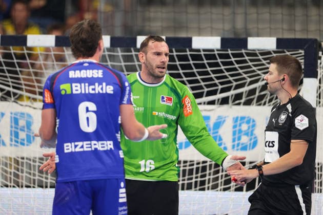 Magnus Bierfreund of HBW Balingen Weilstetten, goalkeeper No. 16, and Mex Raguse of HBW Balingen Weilstetten, 06 have something to discuss with the ref, Rhein Neckar Loewen vs. HBW Balingen Weilstetten, Handball, Bundesliga, Matchday 4, 2026–2027, September 11, 2026, Rhein Neckar Löwen vs. HBW Balingen Weilstetten, Handball, Bundesliga, Matchday 4, 2026–2027, September 11, 2026, Mannheim Copyright: xEibner-Pressefoto JanxPrihodax EP_JPA