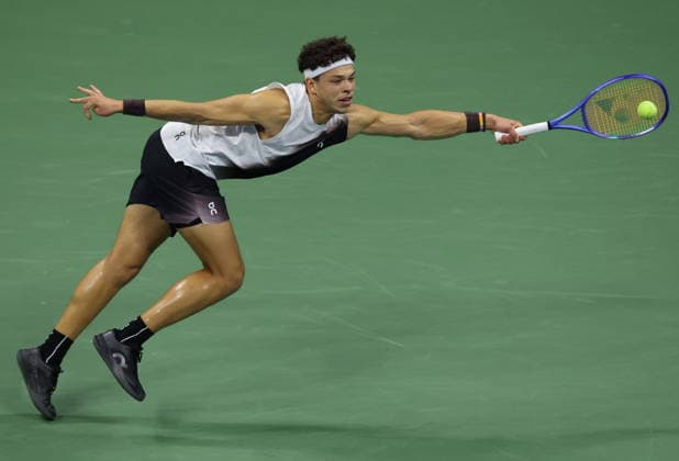 US Open tennis tournament - Day 13 Ben Shelton of the US in action against Frances Tiafoe of the US during their Men s Singles semi-final at the US Open Tennis Championships at the USTA Billie Jean King National Tennis Center in Flushing Meadows, New York, USA, 11 September 2026. The 2026 US Open tournament runs from 23 August to 13 September. FLUSHING MEADOWS NEW YORK United States  Copyright: xBRIANxHIRSCHFELDx