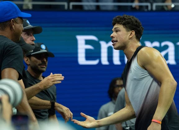 2026 US Open - Day 13 NEW YORK, NEW YORK - SEPTEMBER 11: Ben Shelton of the United States celebrates winning his match against Frances Tiafoe of the United States during the 2026 US Open - Day 13 at USTA Billie Jean King National Tennis Center on September 11, 2026 in New York, New York. New York USTA Billie Jean King National Tennis Center New York United States Copyright: xSusanxMullane ISIxPhotosx 9758