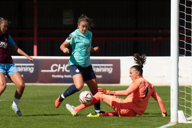 Barclays Women™s Super League match between West Ham United and London City Lionesses LONDON, ENGLAND - SEPTEMBER 12: Alexia Putellas of London City Lionesses during the Barclays Women™s Super League match between West Ham United and London City Lionesses at Chigwell Construction Stadium on September 12, 2026 in London, England (Photo by Nina Farooqi beanhive) London United Kingdom Copyright: xNinaxFarooqix