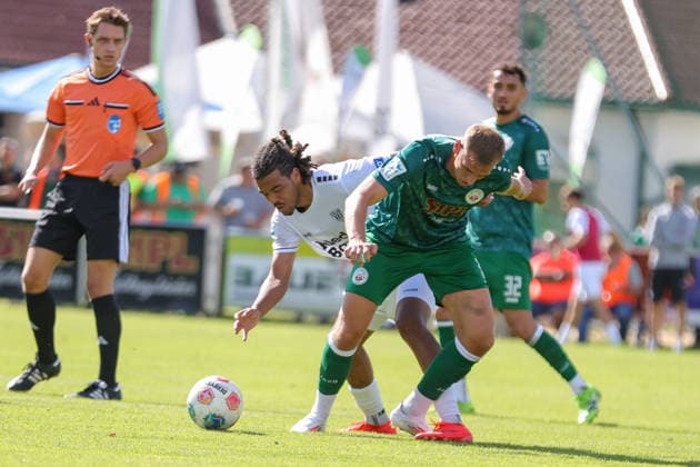 September 12, 2026, Soccer, Men’s, Bavarian Regional League, 2026–2027 Season, Matchday 8: VfB Eichstätt vs. FC Schweinfurt 05. From left: Morris Adelabu (FC Schweinfurt 05, No. 27) against Daniel Hofrichter (VfB Eichstätt, No. 08). Eichstätt Hirsch Sportpark, Bavaria, Germany