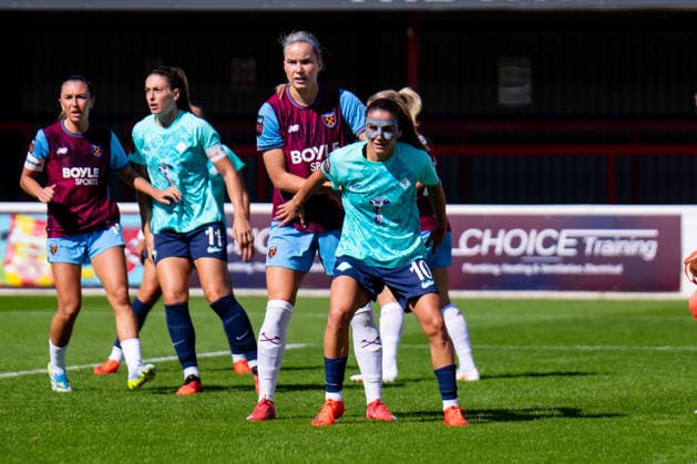 Barclays Women™s Super League match between West Ham United and London City Lionesses LONDON, ENGLAND - SEPTEMBER 12: Danielle van de Donk of London City Lionesses during the Barclays Women™s Super League match between West Ham United and London City Lionesses at Chigwell Construction Stadium on September 12, 2026 in London, England (Photo by Nina Farooqi beanhive) London United Kingdom Copyright: xNinaxFarooqix