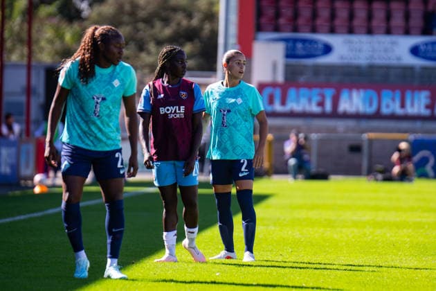 Barclays Women™s Super League match between West Ham United and London City Lionesses LONDON, ENGLAND - SEPTEMBER 12: Kadidiatou Diani of London City Lionesses Viviane Asseyi of West Ham United and Jana Fernandez of London City Lionesses during the Barclays Women™s Super League match between West Ham United and London City Lionesses at Chigwell Construction Stadium on September 12, 2026 in London, England (Photo by Nina Farooqi beanhive) London United Kingdom Copyright: xNinaxFarooqix