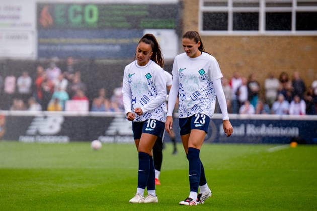 Barclays Women™s Super League match between West Ham United and London City Lionesses LONDON, ENGLAND - SEPTEMBER 12: Daniela Arques of London City Lionesses and Isobel Goodwin of London City Lionesses during the Barclays Women™s Super League match between West Ham United and London City Lionesses at Chigwell Construction Stadium on September 12, 2026 in London, England (Photo by Nina Farooqi beanhive) London United Kingdom Copyright: xNinaxFarooqix