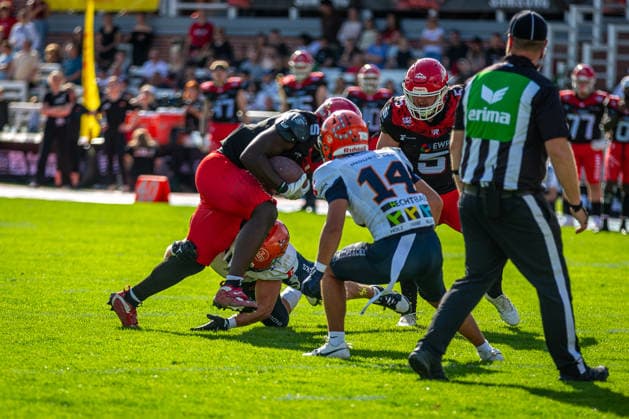 Chrisman Kyei (Potsdam Royals, 02 Running Back) tackled by Jona Uekert (ifm Razorbacks Ravensburg, 33 Defensive Back) and Jonah Choate (ifm Razorbacks Ravensburg, 14 Defensive Back) Potsdam Royals vs ifm Razorbacks Ravensburg, American Football, German Football League, Week 19, 2026, 12.09.2026, Potsdam Sportpark Luftschiffhafen Brandenburg Germany Copyright: xPFA SebastianxJustx