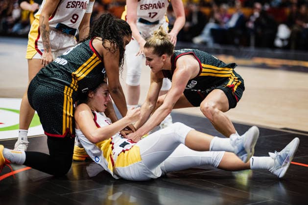 2026 FIBA Women’s Basketball World Cup: Spain vs. Germany, September 13, 2026. Nyara Sabally (Germany, No. 8) and Leonie Fiebich (Germany, No. 13) battle for the ball against Raquel Carrera (Spain, No. 14). Basketball, FIBA Women’s Basketball World Cup 2026, Final Round, 3rd-Place Game: Spain vs. Germany on September 13, 2026, at the Uber Arena, Berlin Copyright: xBEAUTIFULxSPORTS Tonhäuserx