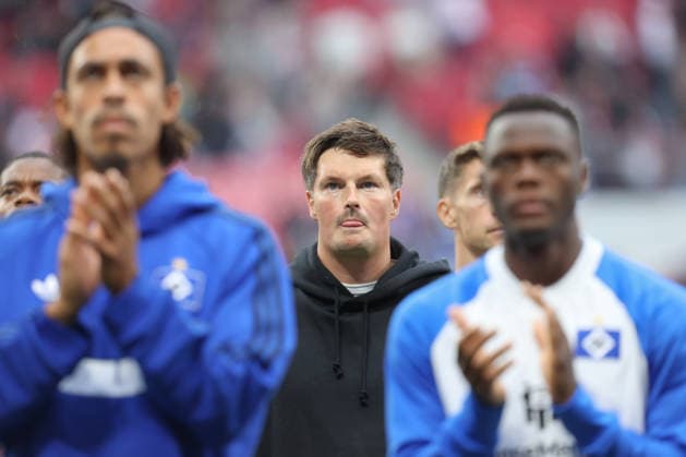 September 13, 2026, xtgx, Soccer, Bundesliga 1, RB Leipzig vs. Hamburger SV, from left: Merlin Polzin (Hamburg), coach looks disappointed, dejected, DFL and DFB regulations prohibit any use of photographs as image sequences and or quasi-video, Leipzig