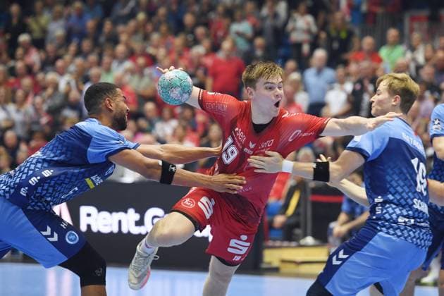 Reynir Thor Stefansson, MT Melsungen 19, in possession; Philipp Ahouansou, TVB Stuttgart 5 L; Linus Schmid, TVB Stuttgart 19 R; GER, MT Melsungen vs. TVB 1898 Stuttgart, Handball, 1st Bundesliga, Matchday 4, 2026–2027 Season, September 13, 2026, GER, MT Melsungen vs. TVB Stuttgart, Handball, 1st Bundesliga, Matchday 4, 2026–2027 season, September 13, 2026, Kassel Copyright: xEibner-Pressefotox xRolandxSippelx EP_RSL