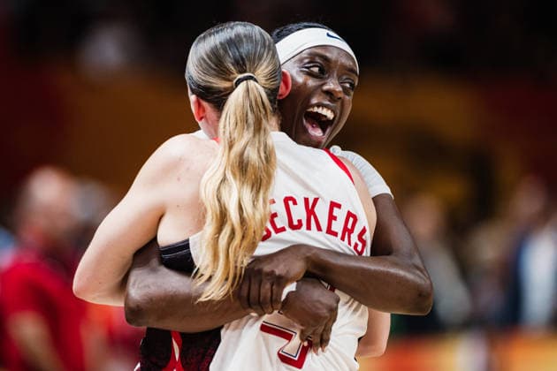FIBA Women’s Basketball World Cup 2026: USA vs. France, September 13, 2026—Kahleah Copper (USA, 7) celebrates, CHEERS, and rejoices with Paige Bueckers (USA), 4, hugging, basketball, FIBA Women’s Basketball World Cup 2026, Final Phase, Final, USA vs. France on September 13, 2026, at the Uber Arena, Berlin Copyright: xBEAUTIFULxSPORTS Tonhäuserx