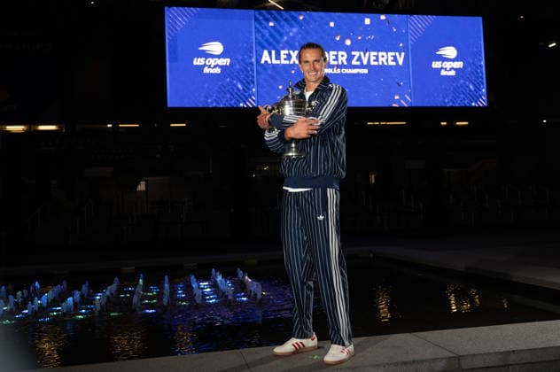 2026 US Open - Day 15 NEW YORK, NEW YORK - SEPTEMBER 13: Alexander Zverev of Germany poses with the trophy in front of the Arthur Ashe Stadium after winning the men™s singles final against Ben Shelton of the United States (not pictured) during the 2026 US Open - Day 15 at USTA Billie Jean King National Tennis Center on September 13, 2026 in New York, New York. New York USTA Billie Jean King National Tennis Center New York United States Copyright: xSusanxMullane ISIxPhotosx 9760