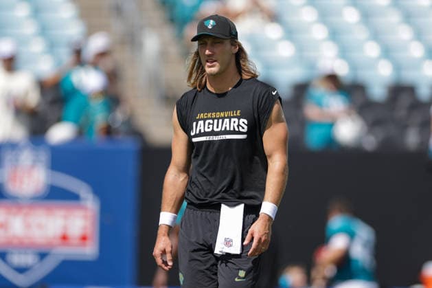 JACKSONVILLE, FL - SEPTEMBER 13: Trevor Lawrence 16 of the Jacksonville Jaguars warms up before the game between the Jacksonville Jaguars and the Cleveland Browns on September 13, 2026 at EverBank Stadium in Jacksonville, Fl. (Photo by David Rosenblum Icon Sportswire) NFL, American Football Herren, USA SEP 13 Browns at Jaguars EDITORIAL USE ONLY Icon260913263561