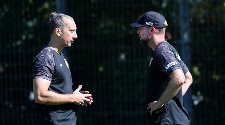 September 15, 2026, Germany, Stuttgart, VfB Stuttgart soccer practice; from left: Florian Mohr, coach Sebastian Hoeneß